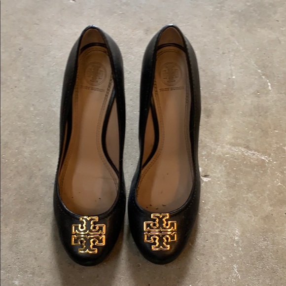 Tory Burch Chelsea Wedge - Picture 2 of 4